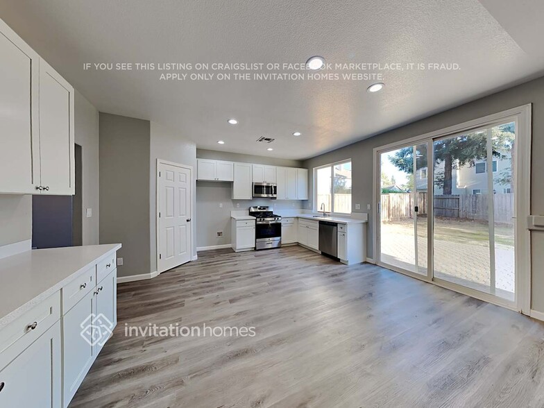 Building Photo - 9420 Red Spruce Way