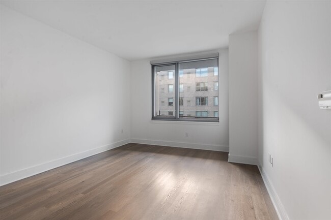 Building Photo - 9 Ave at Port Imperial