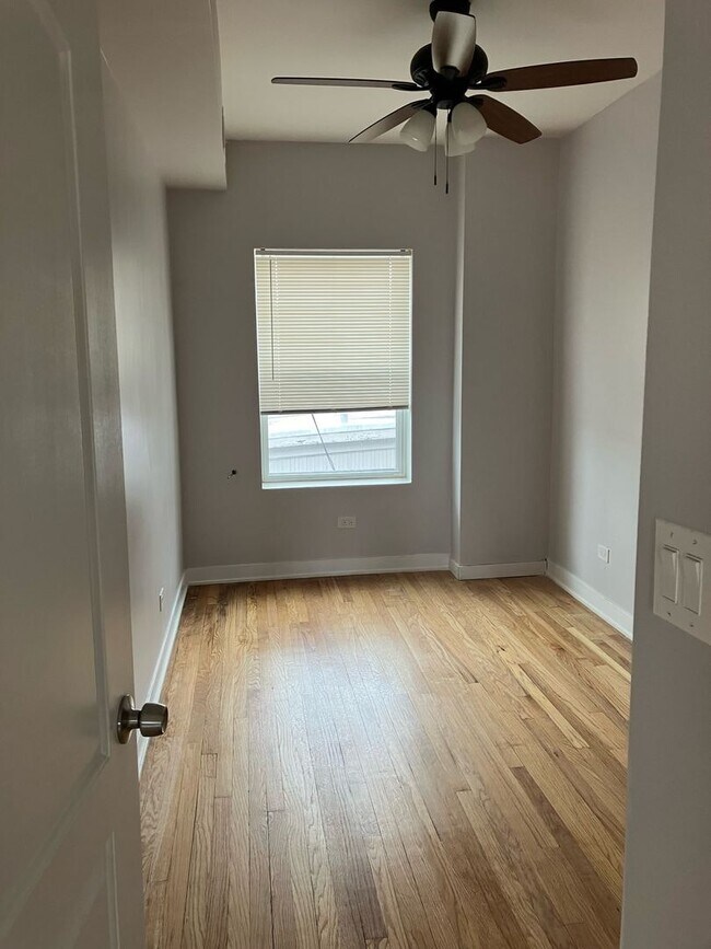 Building Photo - 4405 N Kimball Ave