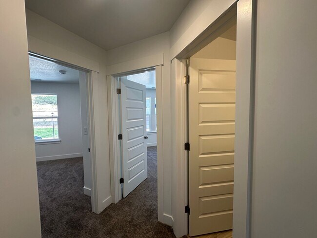 Building Photo - 5280 Acacia Dr