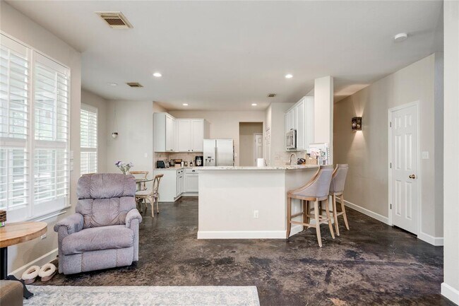 Building Photo - 2729 Kinney Oaks Ct