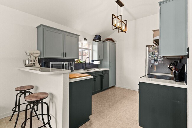 Building Photo - 4129 Fawn Dr