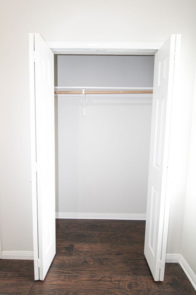 Building Photo - 530 Dukeway Dr