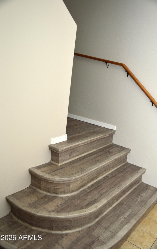 Building Photo - 964 S Almira Ave