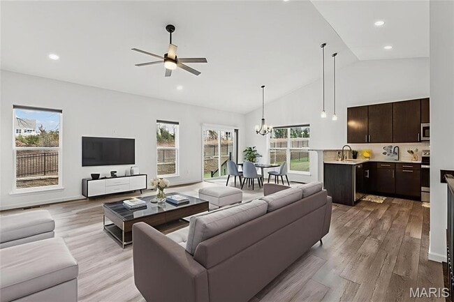 Building Photo - 168 Hidden Bluffs Dr