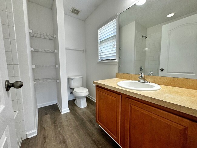 Building Photo - 3BR/2.5BA Paloma Townhome. Bright & Comfortable!