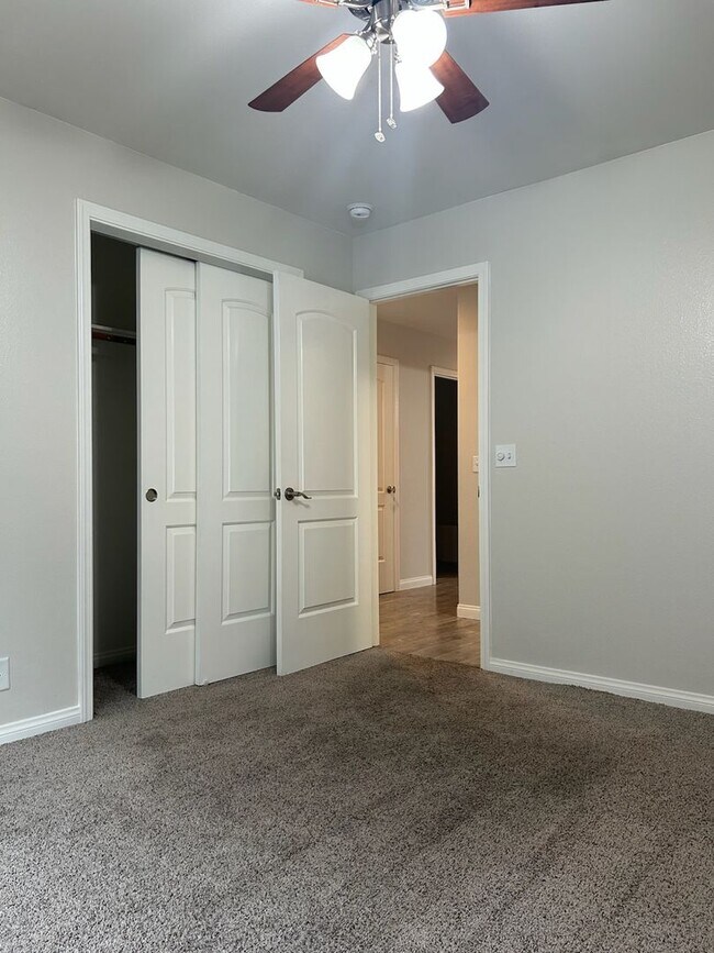 Building Photo - Please contact Vaughn Realty to set up an appointment, 760-446-6561