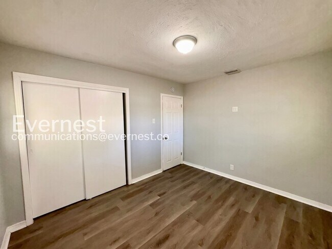 Building Photo - 7121 Flounder Dr