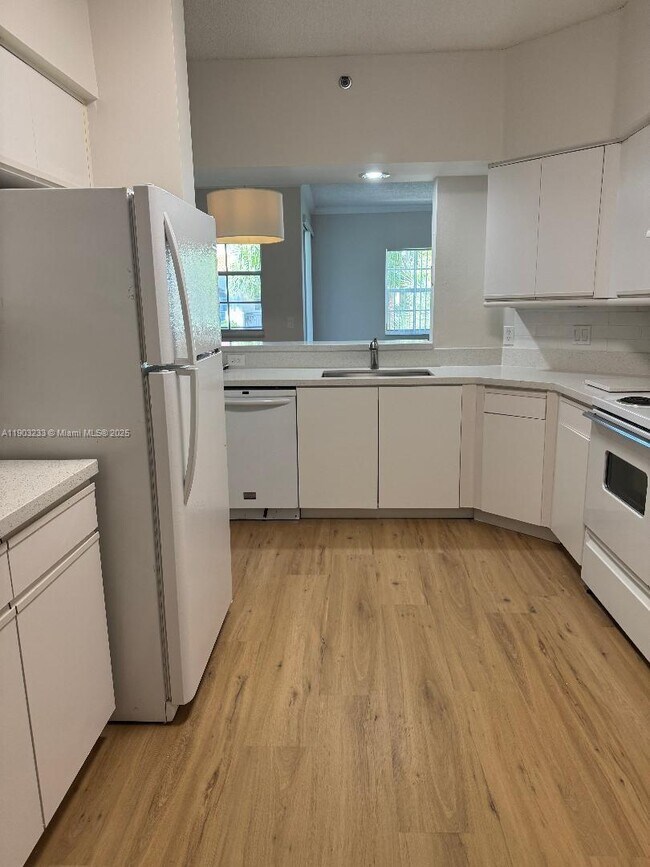 Building Photo - 3245 NE 184th St