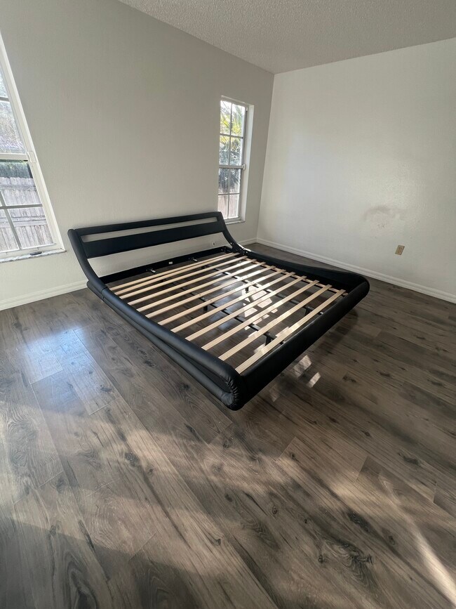 Building Photo - 667 Lake Dexter Cir