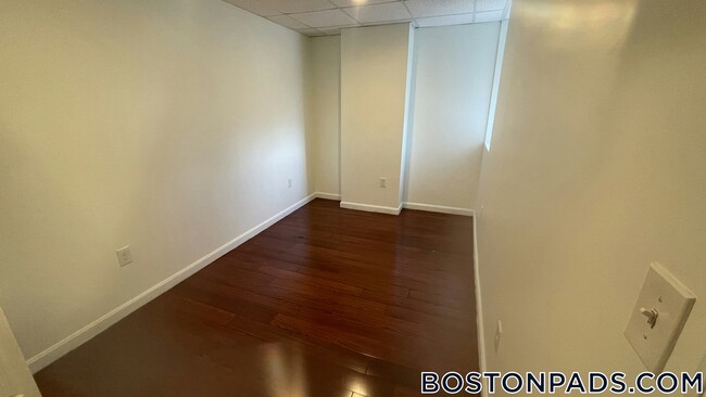 Building Photo - 72 Kneeland St