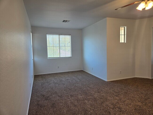 Building Photo - Spacious 4 bed, 3 full bath home in New Ri...