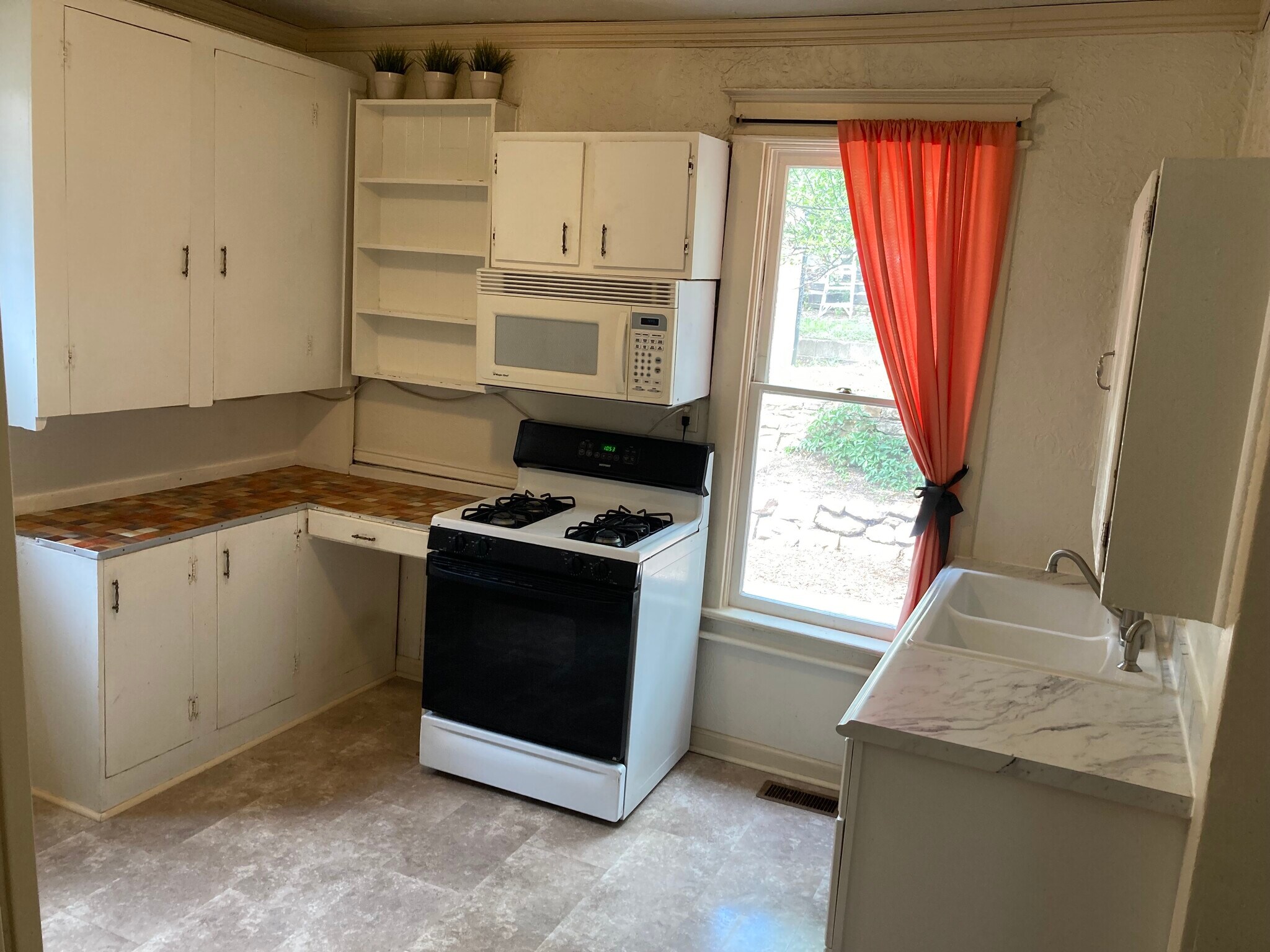 Kitchen - 120 N Chestnut St