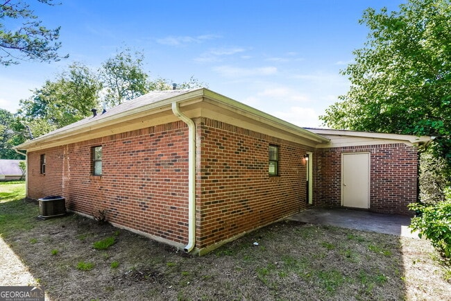 Building Photo - 320 Freeport Dr
