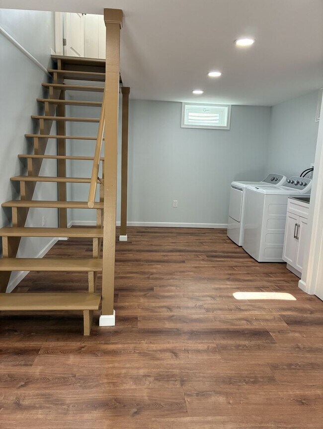 Building Photo - Spacious & Fully Renovated 4-Bedroom Home ...