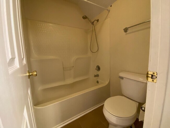 Building Photo - AWESOME 2 BEDROOM CONDO IN PARKWAY HEIGHTS...