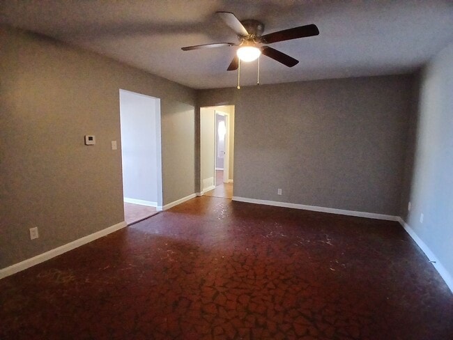 Building Photo - Spacious 4BR/2BA Home with Carport