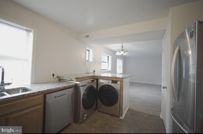 Building Photo - 3287 15th Pl SE