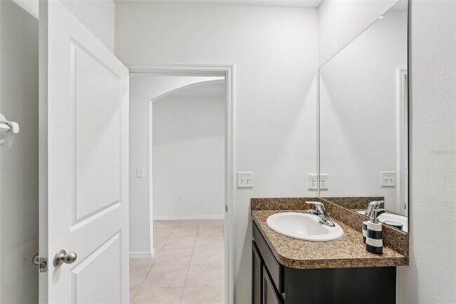 Building Photo - 15825 Mauvewood Ave