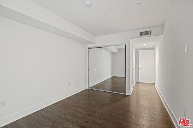 Building Photo - 11811 Darlington Ave