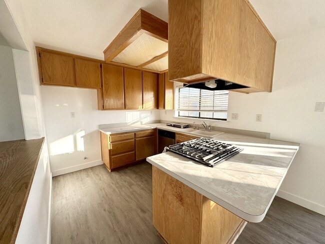 Building Photo - 9808 Susan Ave