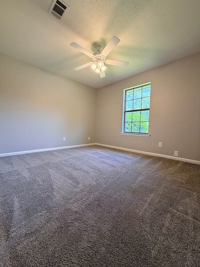 Building Photo - Buy or Lease!