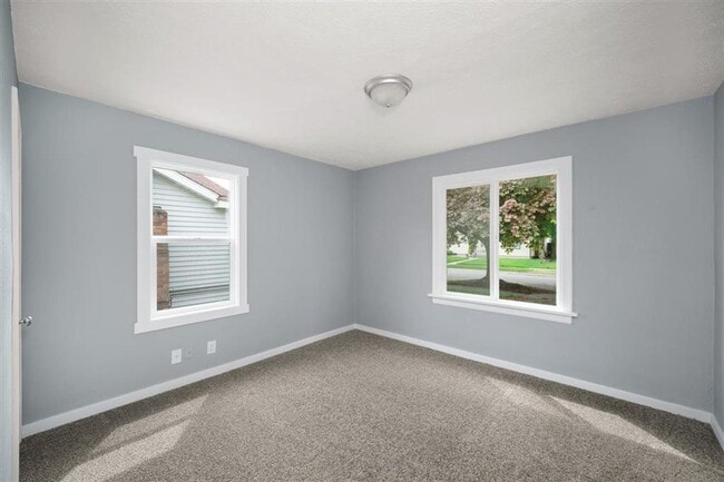 Building Photo - Dont Miss this 3 Bedroom 2 Bath Shadle Rancher