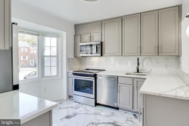 Building Photo - 16 Orchard Dr