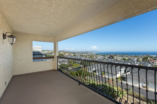 Building Photo - 24512 Alta Vista Dr