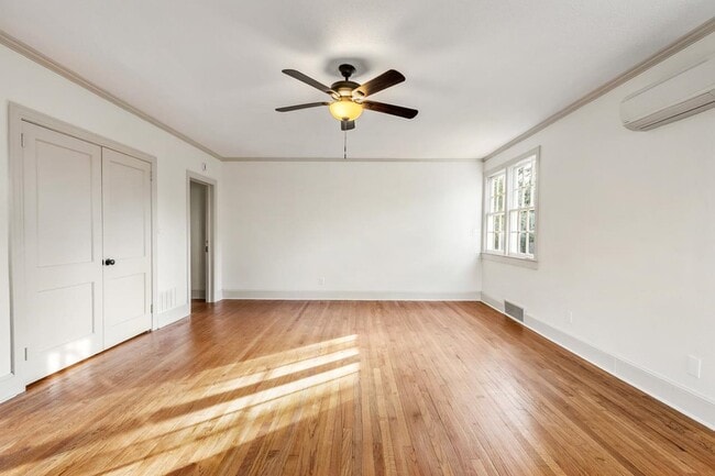 Building Photo - 2014 Golf Terrace Dr