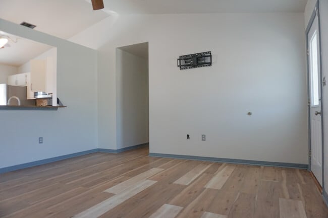 Building Photo - 6 Flora Cove