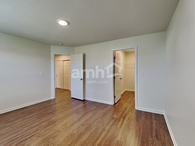 Building Photo - 1245 Cloverview St