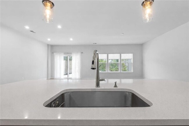 Building Photo - 116 Salt Lk Ln