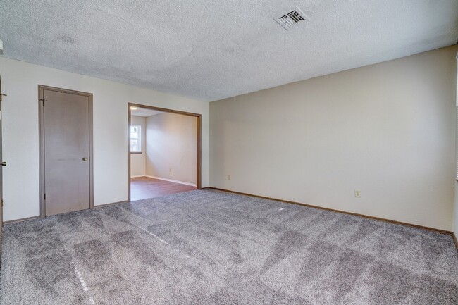 Building Photo - Discover Your New Home: 2-Bedroom Duplex A...