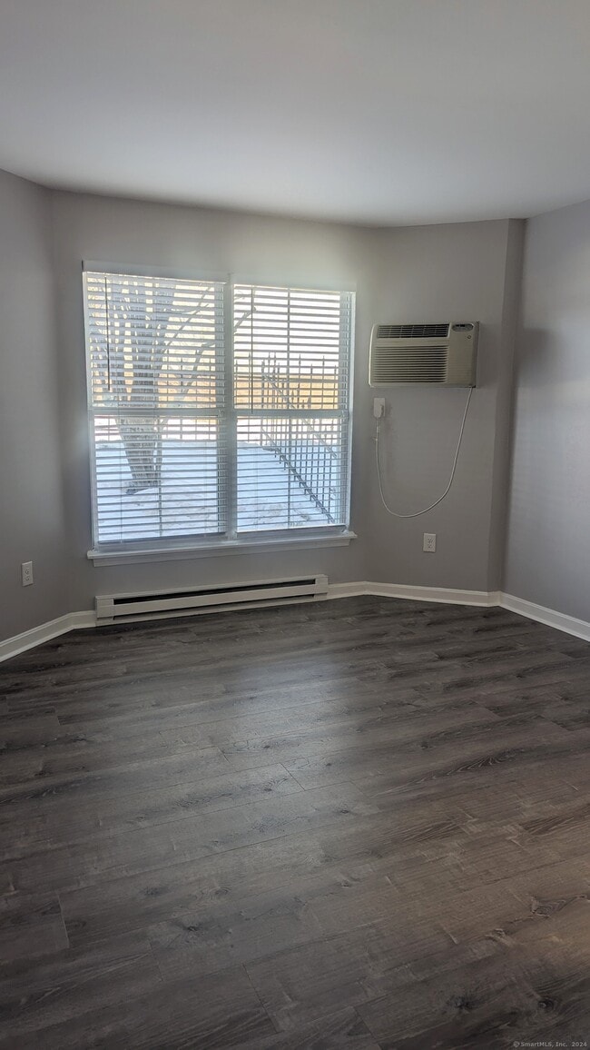 Building Photo - 10 Liberty St