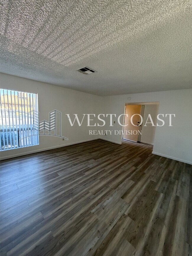 Building Photo - 2 Bed / 2 Bath Duplex-Style Home on Quiet Cul-de-Sac – Hemet