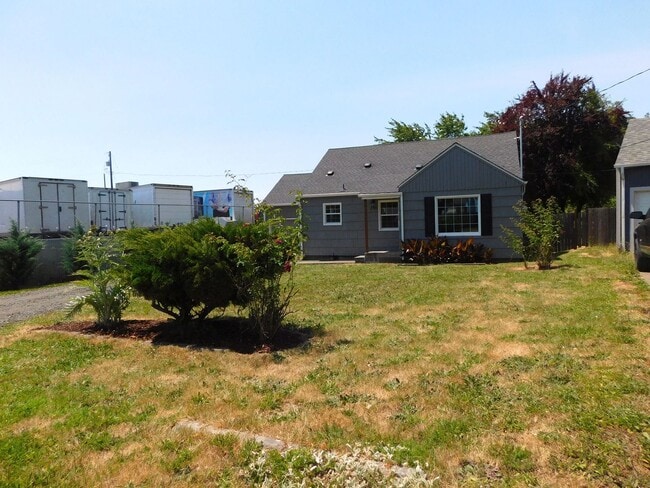 Building Photo - Adorable 2 Bedroom 1 Bath House With A Large Bonus Room