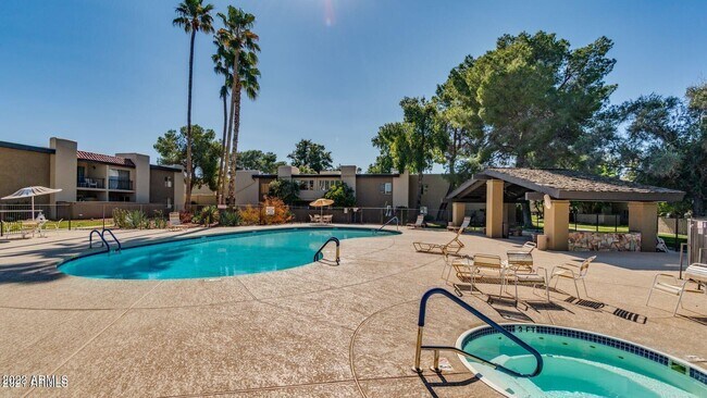 Building Photo - 4201 E Camelback Rd