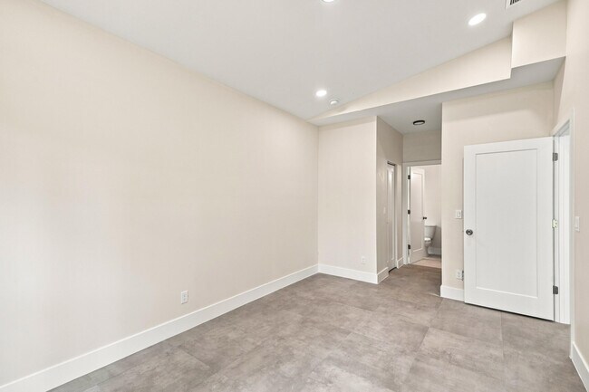 Building Photo - 4701 Evergreen Ave