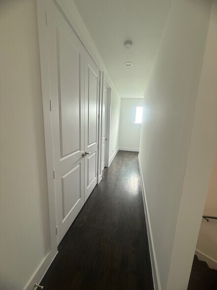 Building Photo - 3008 Zenia Dr