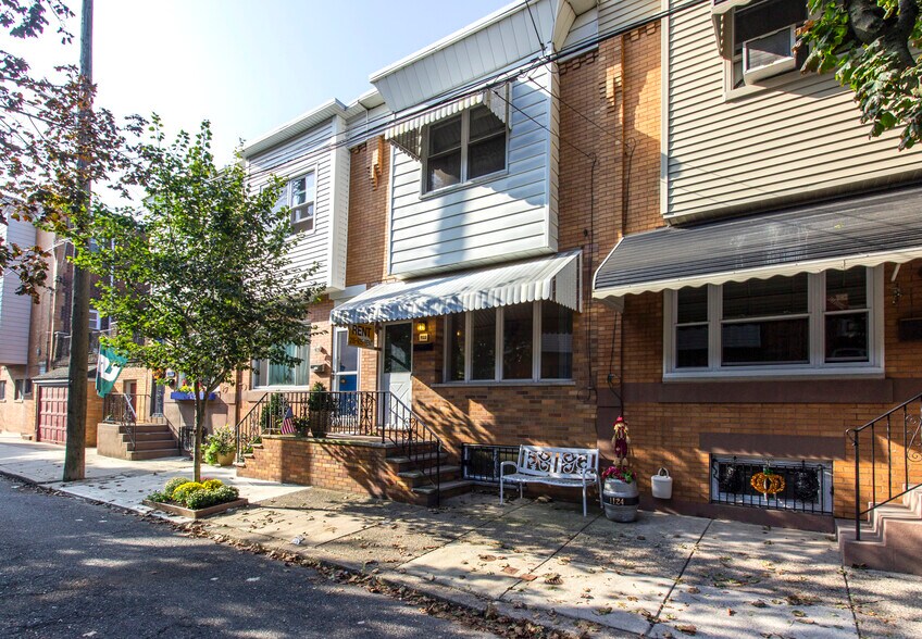 Building Photo - 1122 Linn St