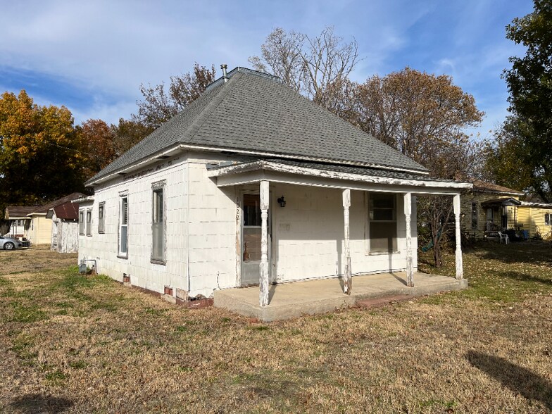 Primary Photo - 1022 Carolina St