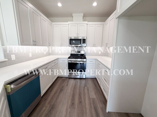 Building Photo - 903 Sunrise Ave