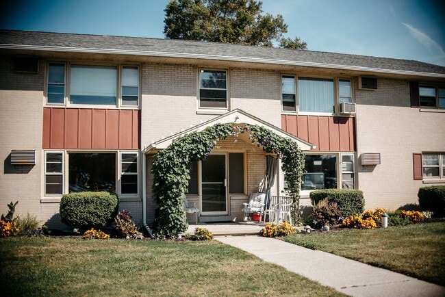 Primary Photo - 1012 Pecks Rd