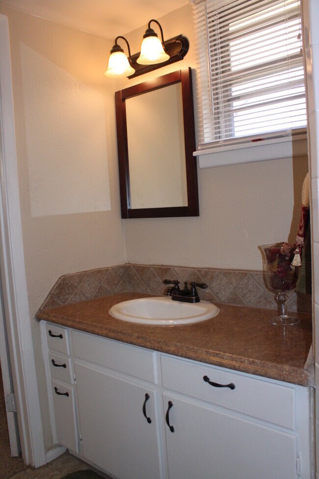 Building Photo - PRE-LEASING For August! 4 Bedroom/ 2 Bath Updated house close to TTU and LCU