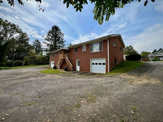 Building Photo - 114 Arco Rd