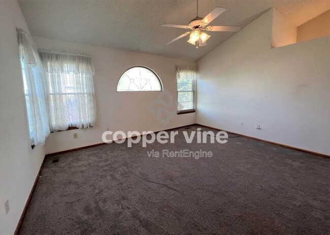 Building Photo - 8535 Oak Way