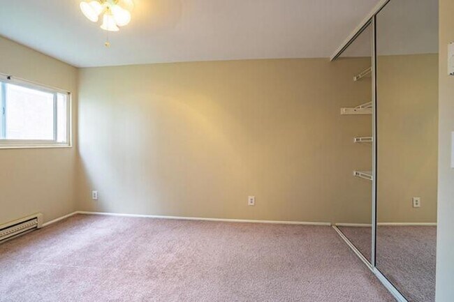 Building Photo - 1 bedroom in Seattle WA 98102