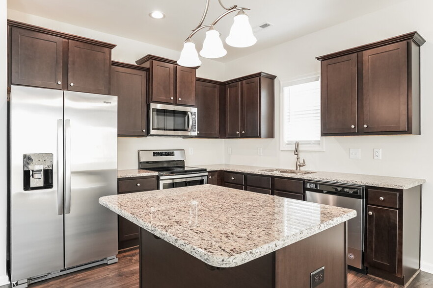 Building Photo - 244 Pearson Place