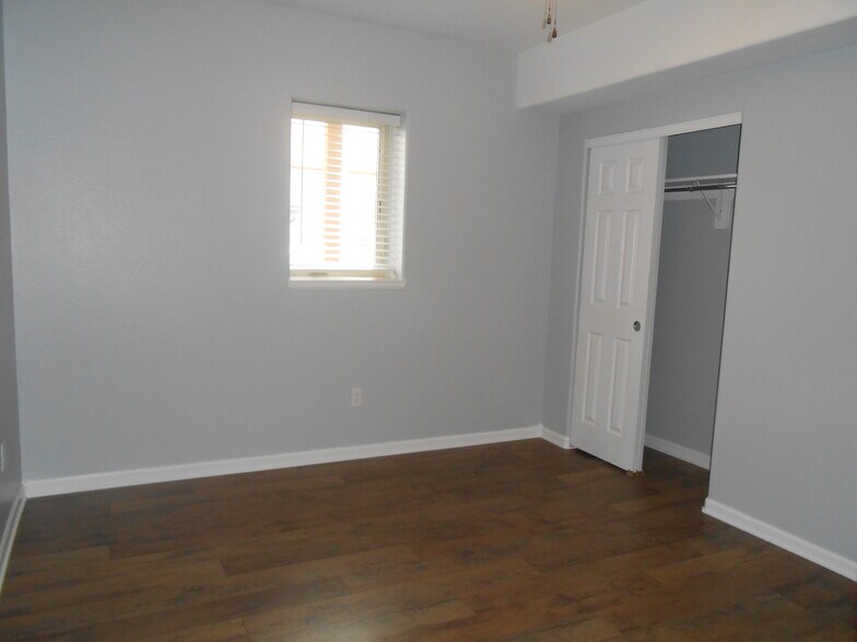Building Photo - 1212 Walnut Ave